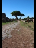 04999 ostia - regio i - via della foce - aula dei mensores (i,xix,1.3) - blick ri westen.jpg